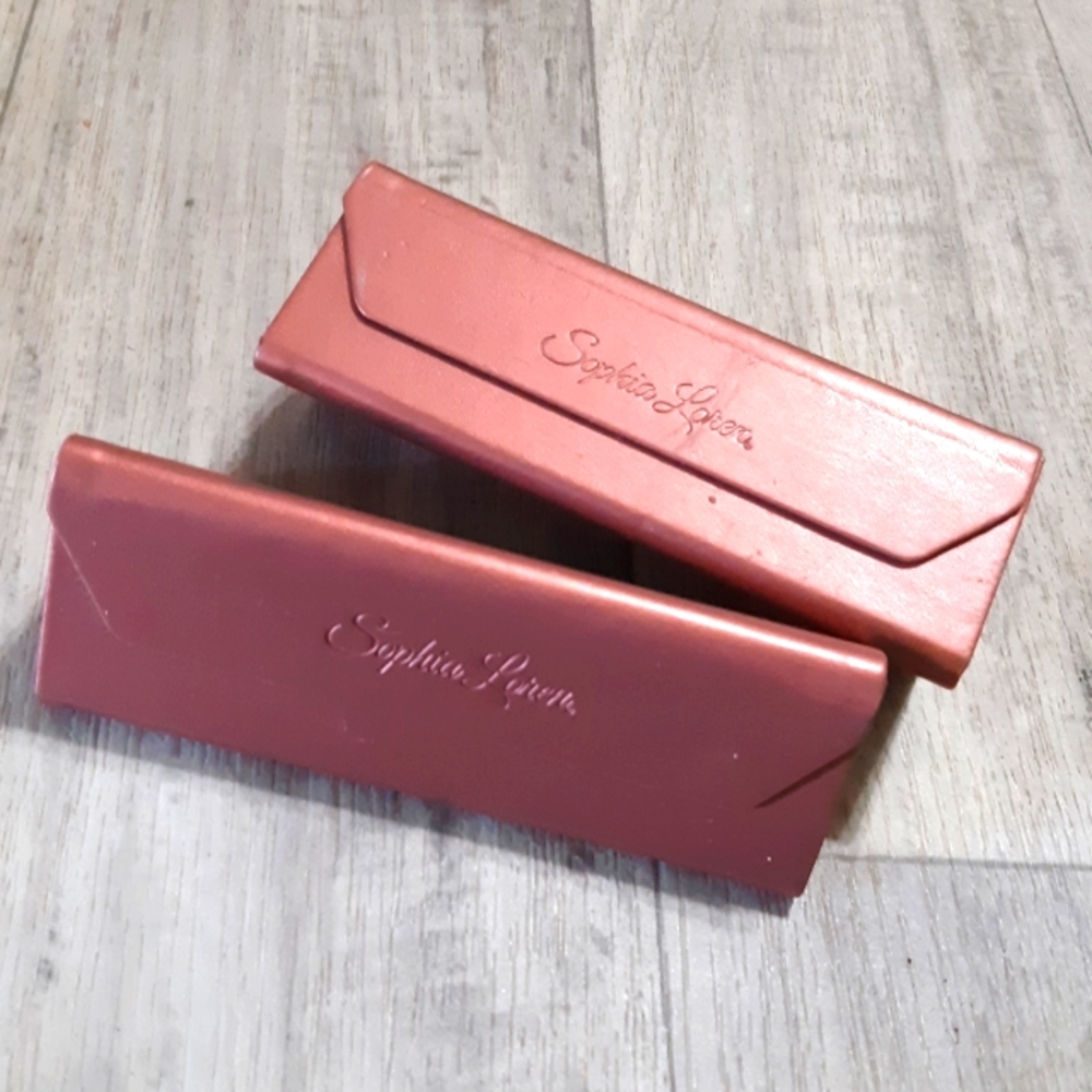 SOPHIA LOREN Triangle Fold Glasses Case